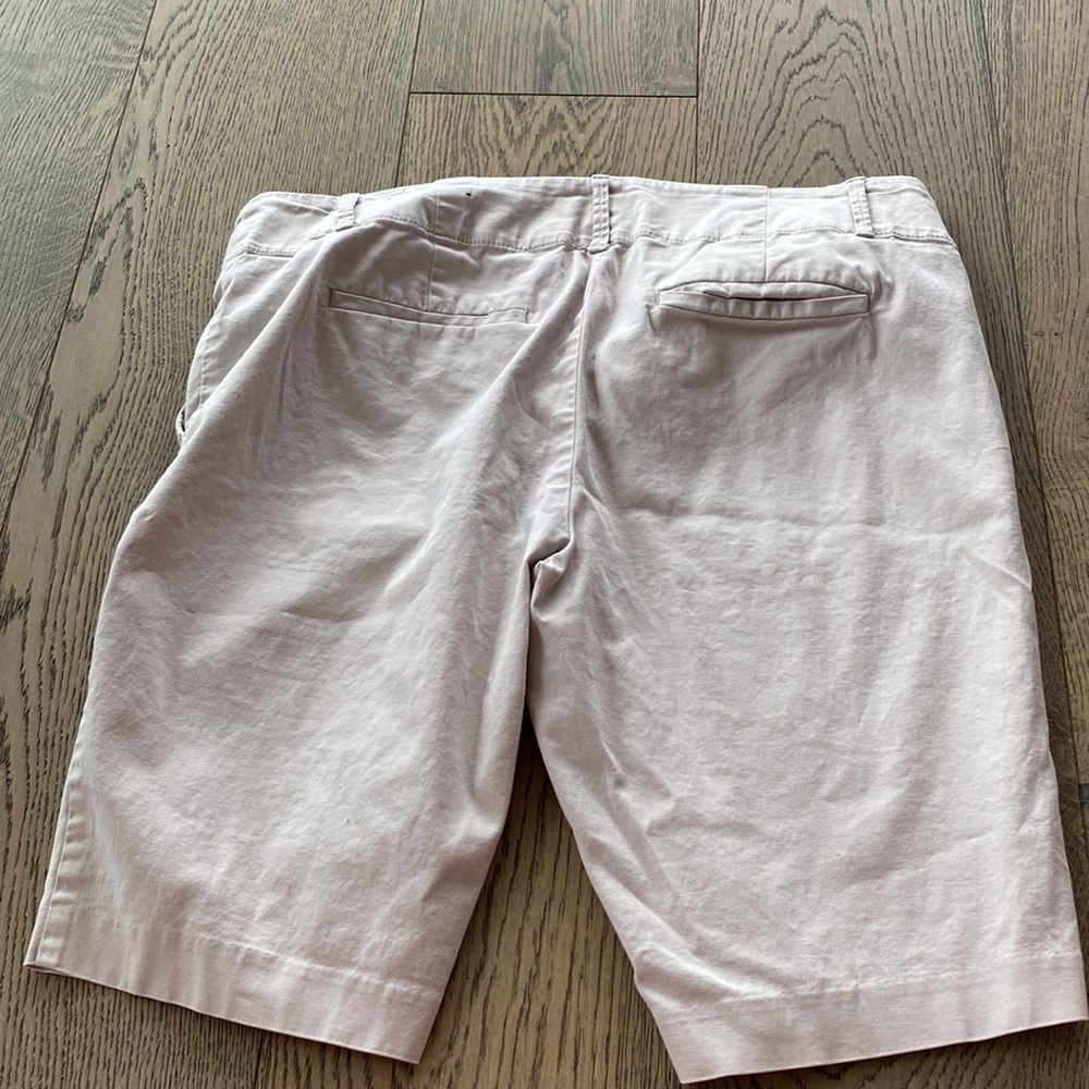 Size 10 Ann Taylor Khaki Shorts - Picture 3 of 3